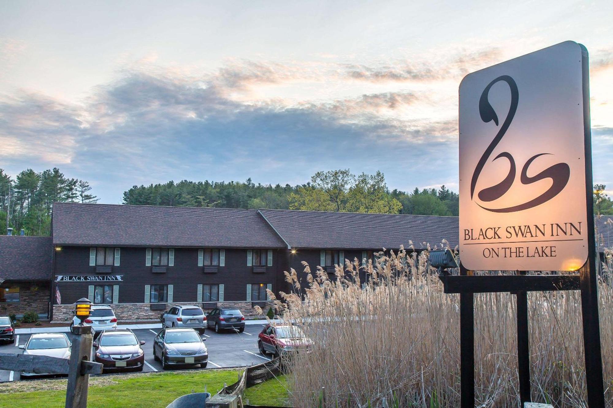 The Black Swan Lee - Lenox, Ascend Hotel Collection Exterior photo