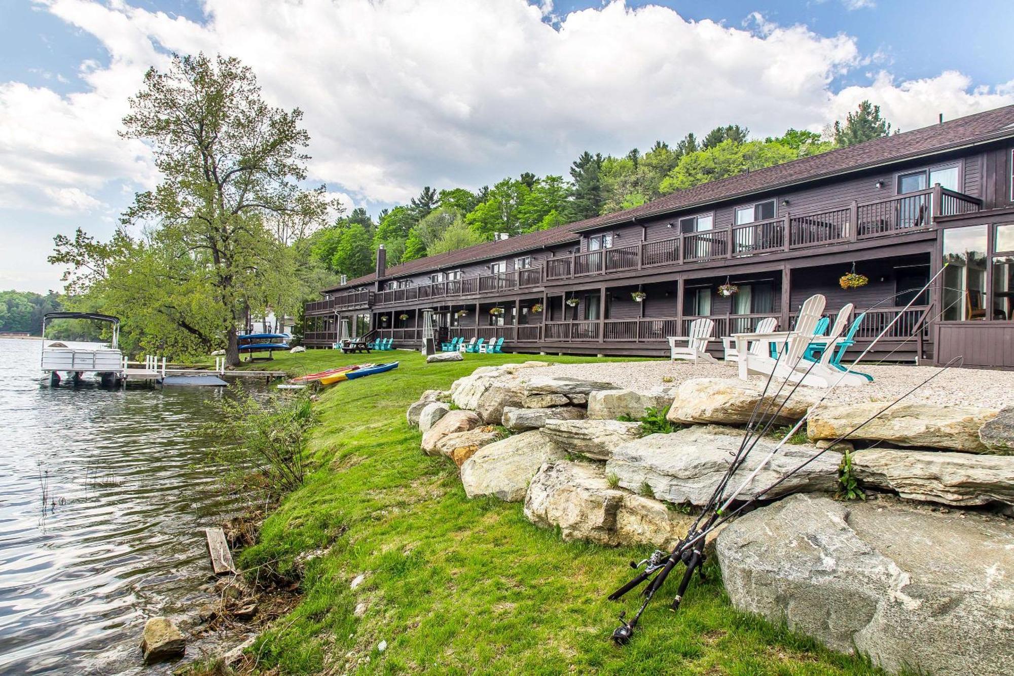 The Black Swan Lee - Lenox, Ascend Hotel Collection Exterior photo